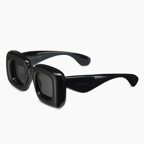 Loewe Black Oversized Retro Sunglasses Loewe // Black Oversized LW50051L Sunglasses – VSP Consignment main image 3